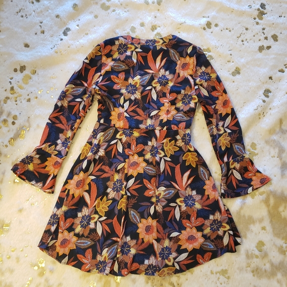 NWT Beige by eci 4 Navy Printed Floral Dress - Picture 3 of 8